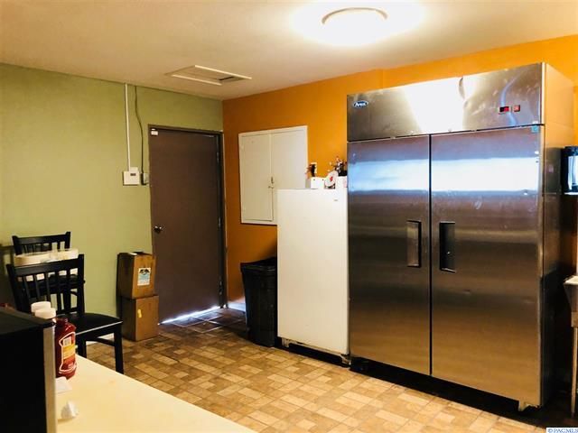 116 Division St, Grandview, WA 98930
